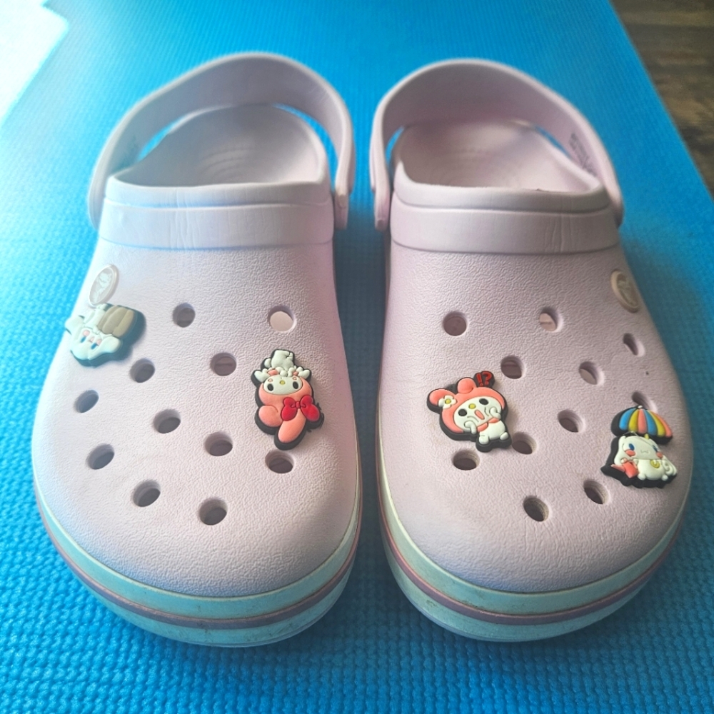 Crocs Pink Girls Slippers Clogs Sandals Rubber Sanrio Charms Junior Size 8